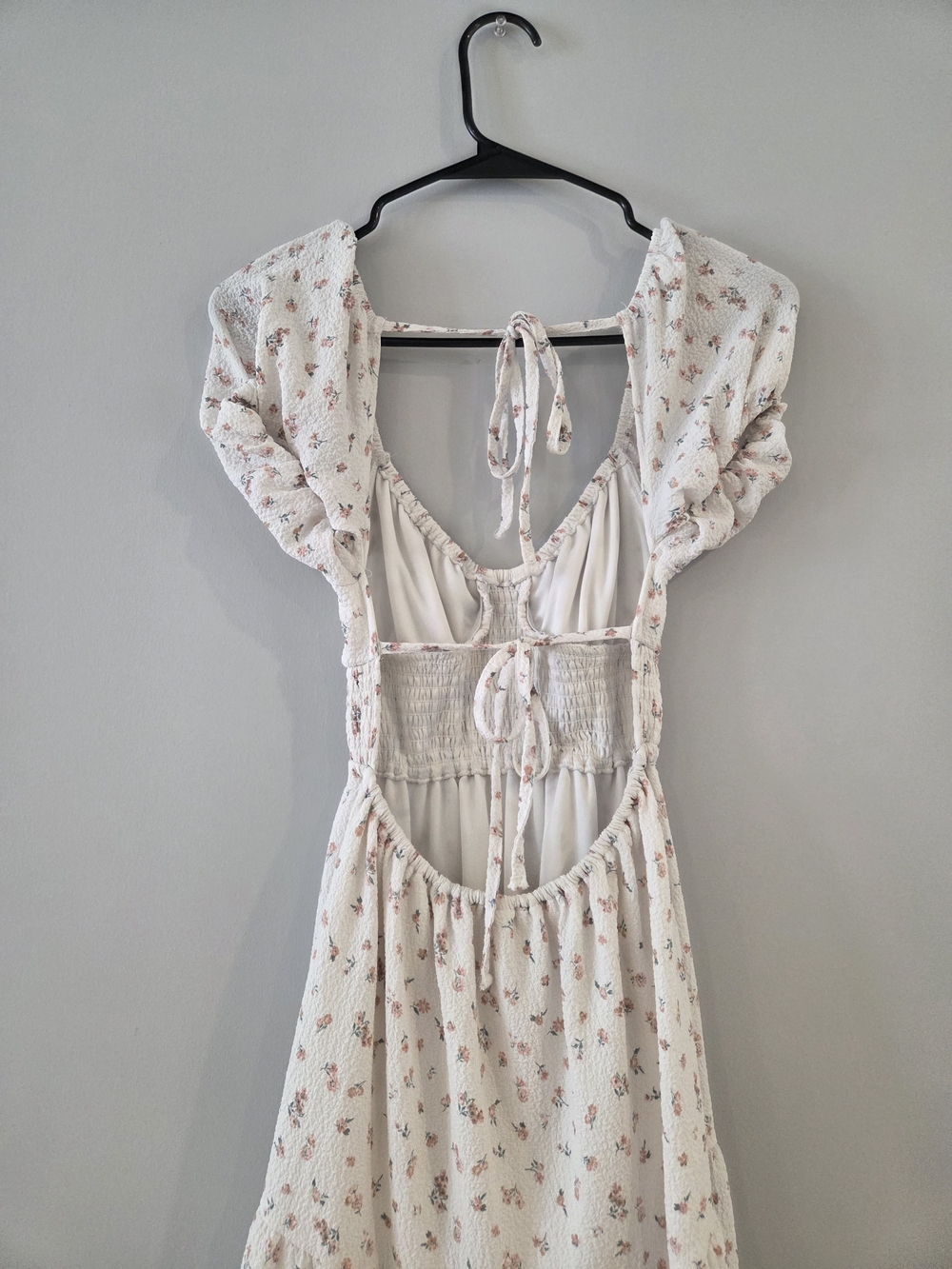 Dainty Floral Tiered Cream Maxi Dress with Puff Sleeves - Picture 3 of 5